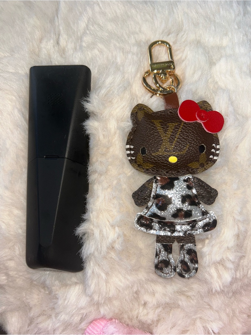 Louis Vuitton Brown Monogram Kitty Key Charm with Red Bow - Picture 2 of 6